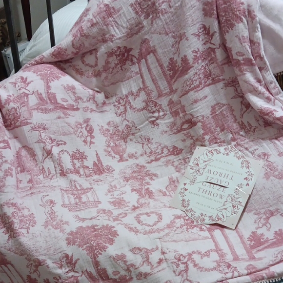 enVogue Cotton Toile to Cozy Plush Throw